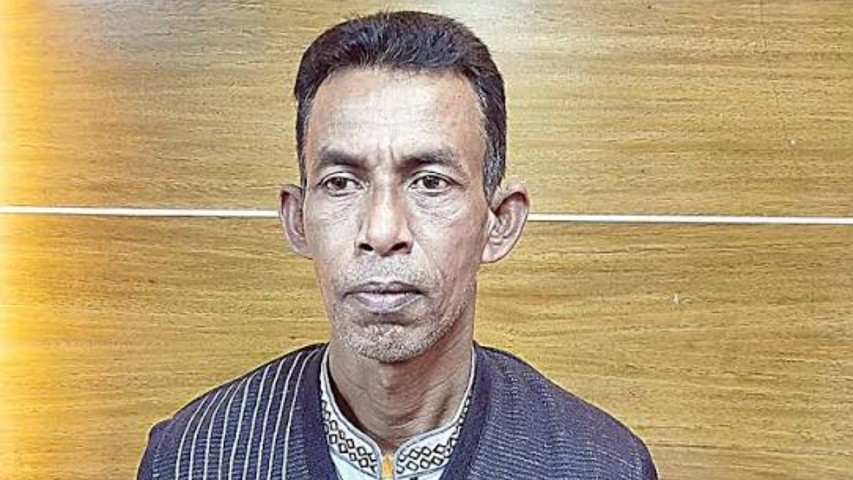 ‘কলেজের কিনারায়, কারখানার কোণায় কেবলই কবি’