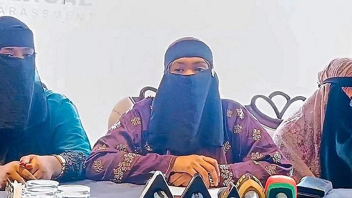 মদের বারে ‘বৈঠক’ : অভিযোগকারীকেই দূরে সরিয়ে দিল এনসিপি