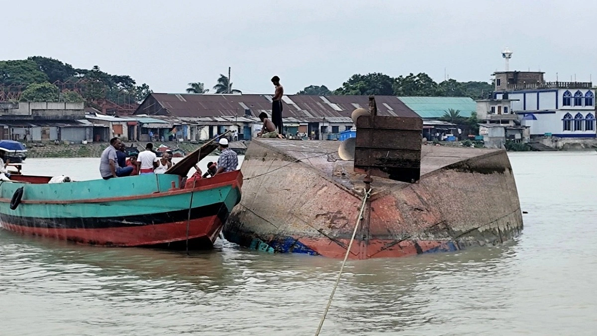 ৫ হাজার বস্তা ধান-চাল নিয়ে মেঘনায় কার্গোডুবি