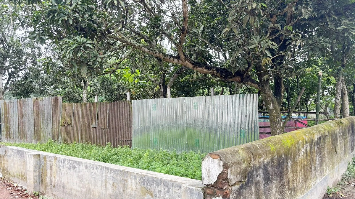 এক রাতে দখল ৬১ বছরের পুরনো ঈদগাহ মাঠ
