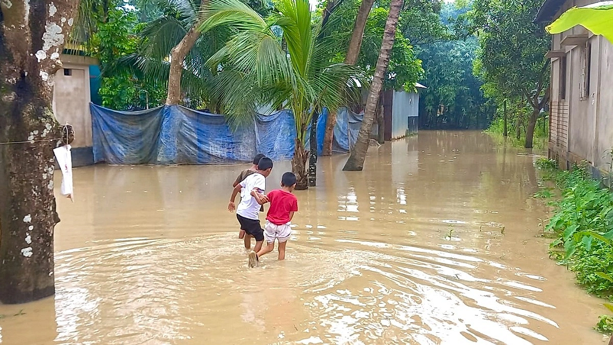 পানি নামছে, ভেসে উঠছে ক্ষত