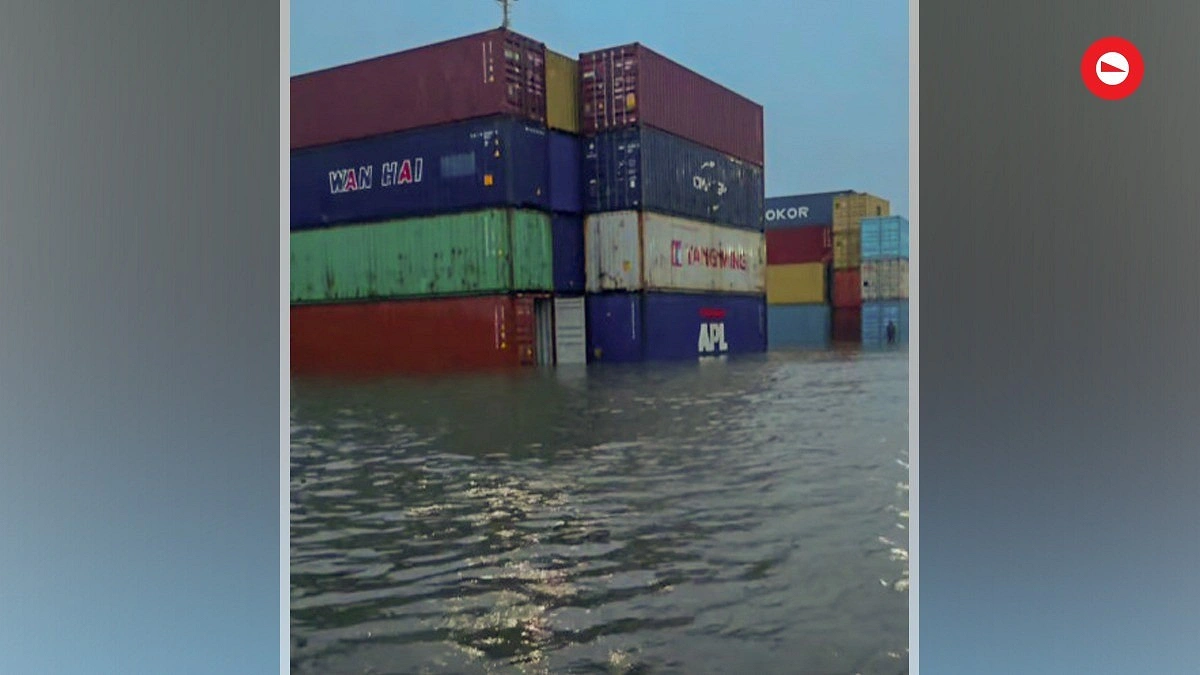 অবস্থান থেকে সরলো বন্দর, ব্যবসায়ীদের দেওয়া হবে ক্ষতিপূরণ