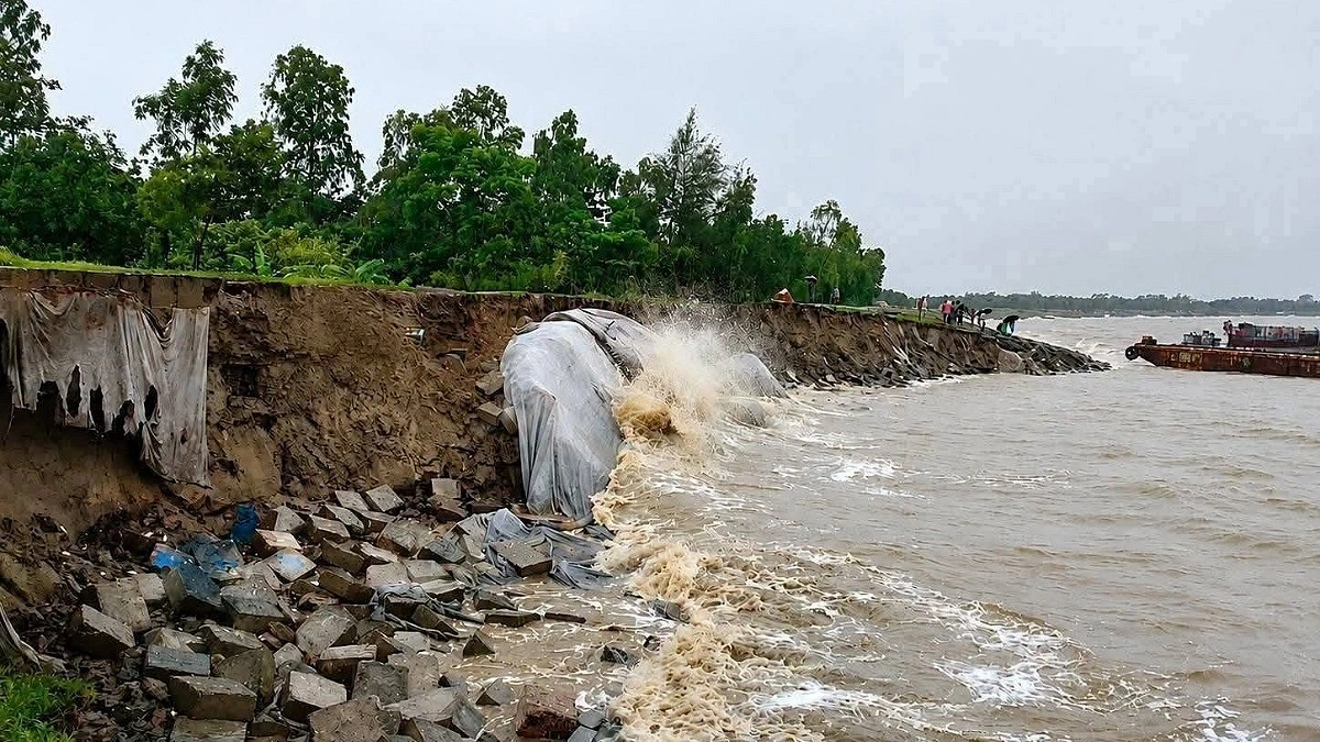 চার বছরেই বিলীন ২৯৪ কোটি টাকার বেড়িবাঁধ
