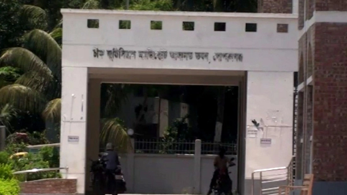 গোপালগঞ্জে বিএনপি নেতাদের মারধর, গ্রেপ্তার ১৮