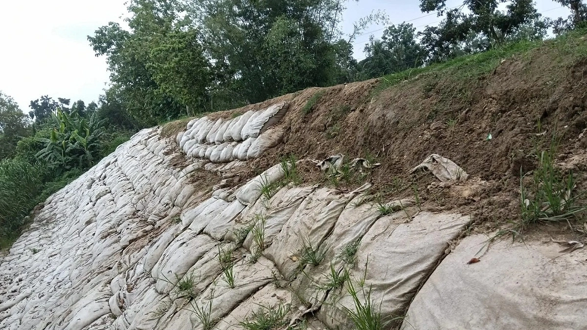 ঝুঁকিতে তিন নদীর বাঁধ, আতঙ্কে ফুলগাজী-পরশুরামের মানুষ