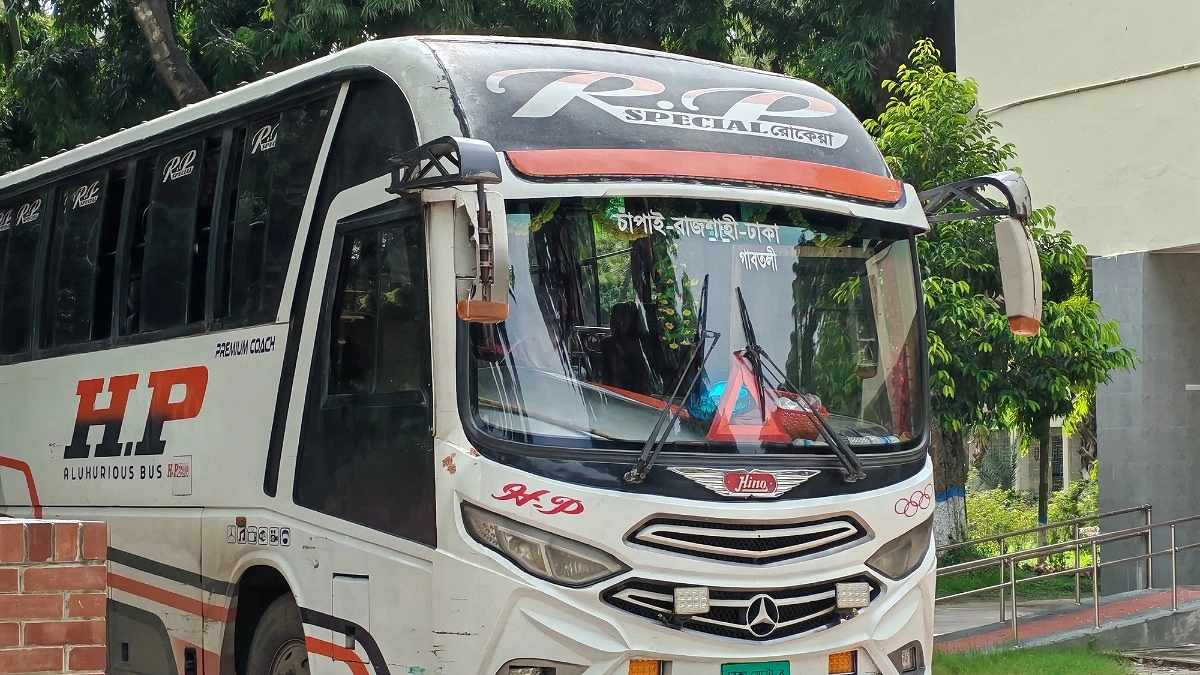 বাসে হেনস্থার অভিযোগে আরপি স্পেশাল আটকাল রুয়েট শিক্ষার্থীরা