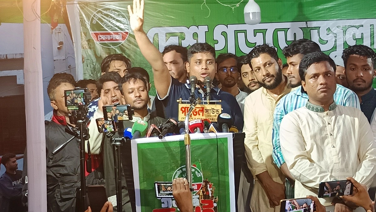 বিএনপি ক্ষমতায় এসে জনগণের হাতে হারিকেন ধরিয়ে দিয়েছে