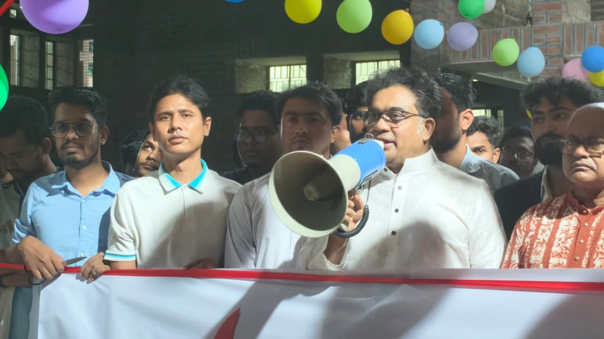জাবিতে জুলাই স্মৃতিফলকের নির্মাণকাজের উদ্বোধন