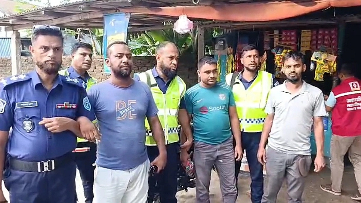 মাদকবিরোধী অভিযানে নামলেন ত্রাণমন্ত্রী দুলু, একদিনেই আটক ১৫