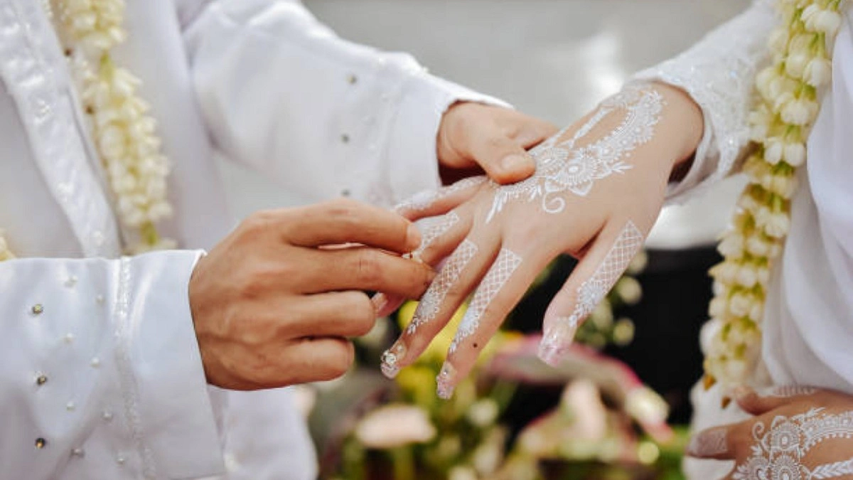 পারস্পরিক সম্মানেই টেকে দাম্পত্যের বন্ধন