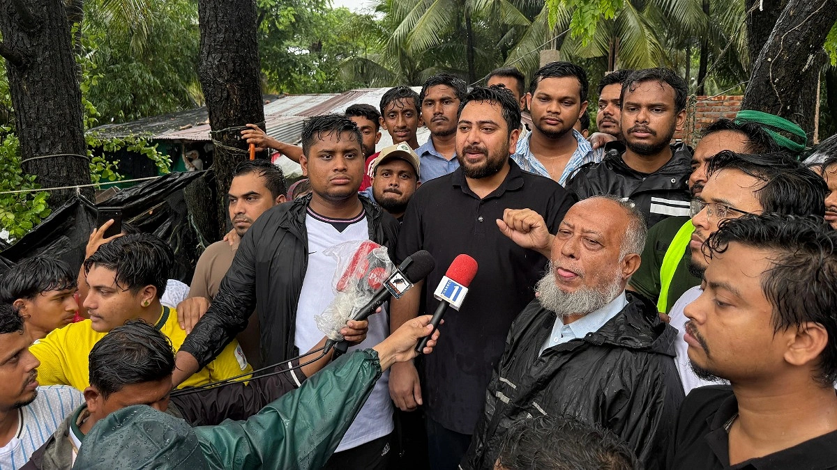 সরকার পারছে না, দোষ দিয়ে লাভ নেই : নাহিদ ইসলাম