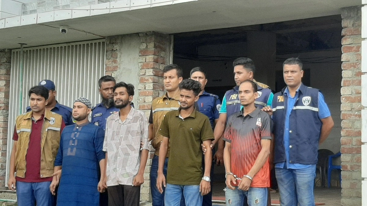 ‘মাকে মারধরের শোধ নিতে ভাড়াটিয়াকে হত্যায় ৪ ভাই’
