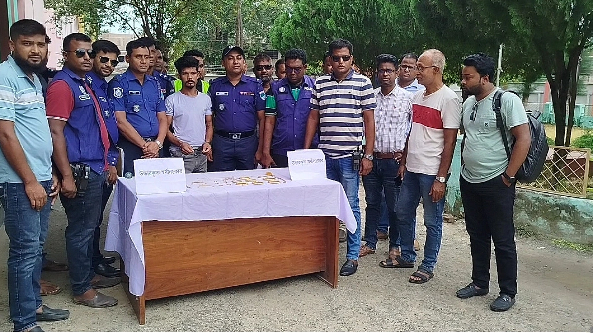 মেহেরপুরে মাটিতে পুঁতে রাখা স্বর্ণালংকার চুরি, গ্রেপ্তার ১