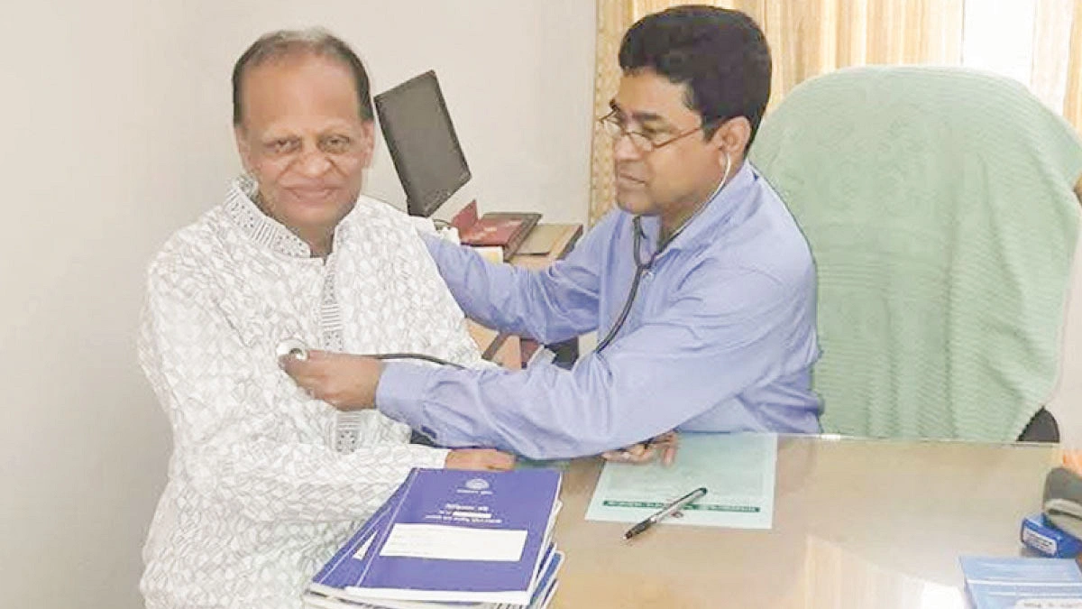 এলাকার রোগীর ফি নেন না ডা. জুয়েল