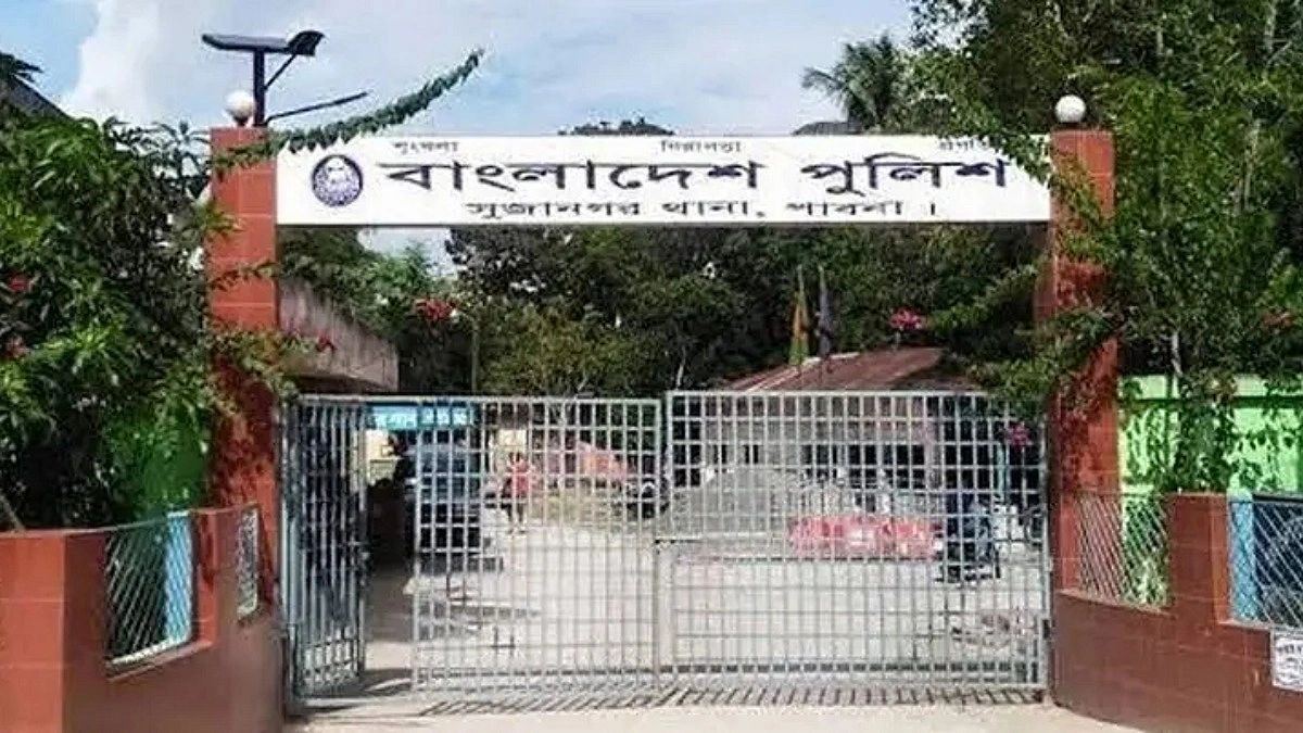 মাইকে ঘোষণা দিয়ে পুলিশের ওপর আ.লীগের হামলা, ওসিসহ আহত ২