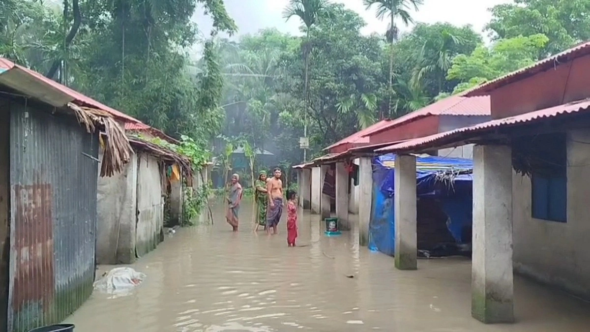 ভোলায় টানা বর্ষণে জলাবদ্ধতা, দুর্ভোগে ১০ হাজার মানুষ