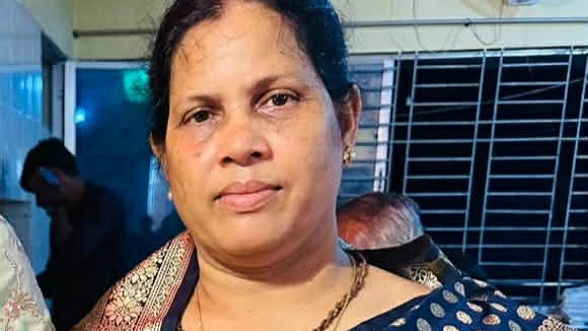 বিদুৎস্পৃষ্টে নারীর মৃত্যু, মেয়ে আহত
