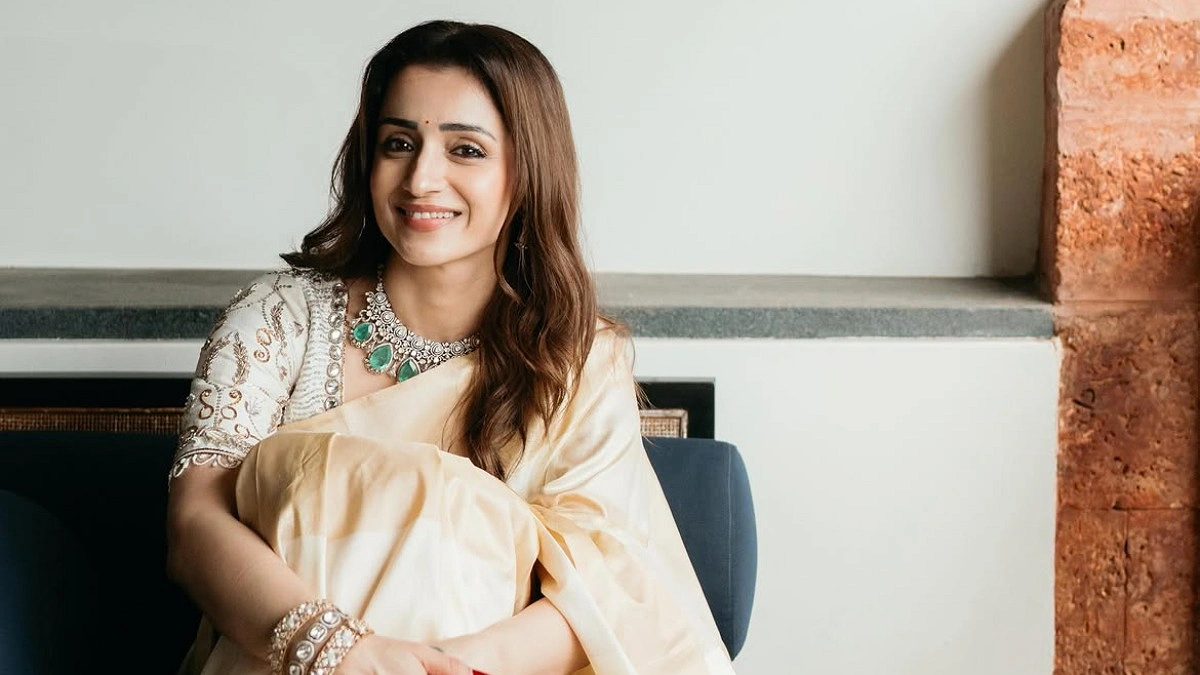 বিজয়ের শেষ সিনেমা দেখতে হাজির তৃষা