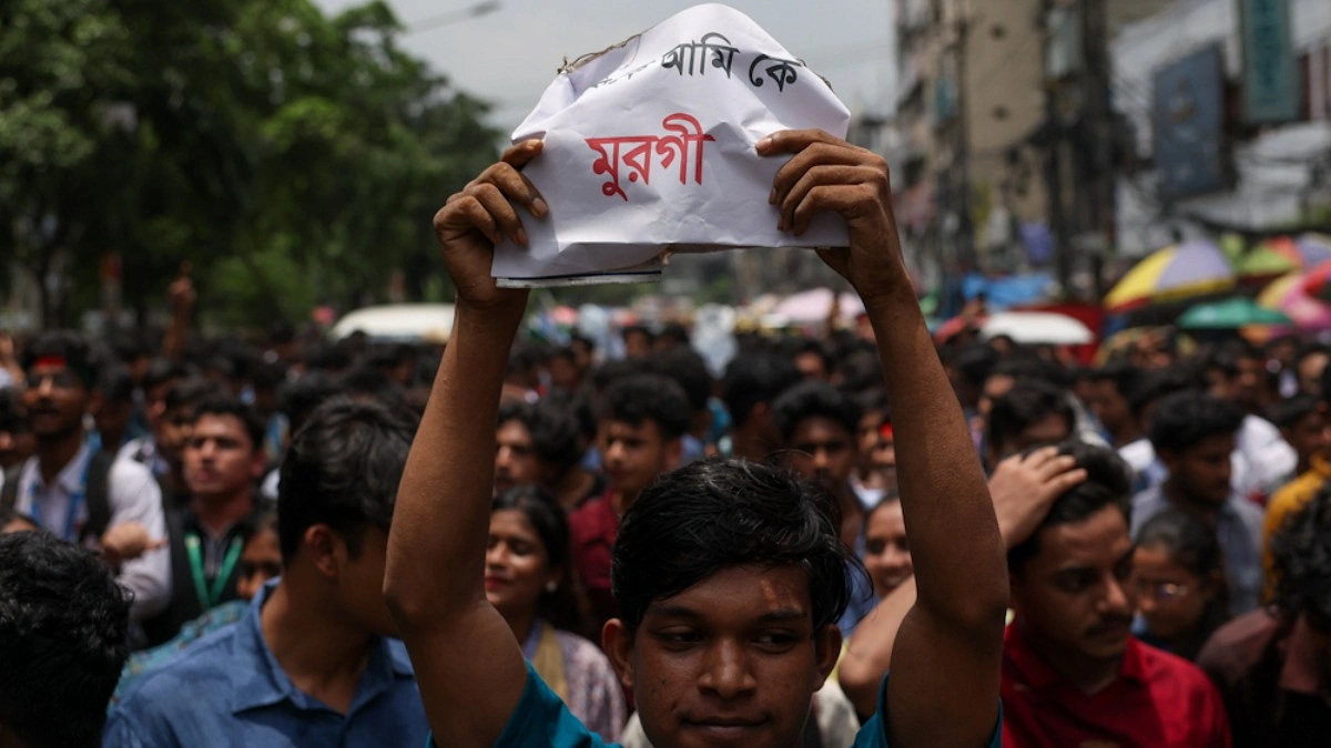 ‘আমি কে তুমি কে, ফার্মের মুরগি’