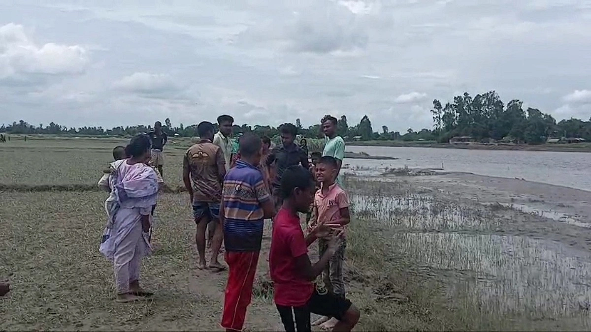 সাঁতার কেটে নদী পার হচ্ছিলেন বৃদ্ধ, ডুবে নিখোঁজ