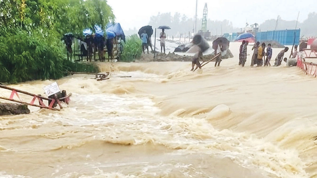 এক বাঁধ গলার কাঁটা  ৭০০ পরিবারের
