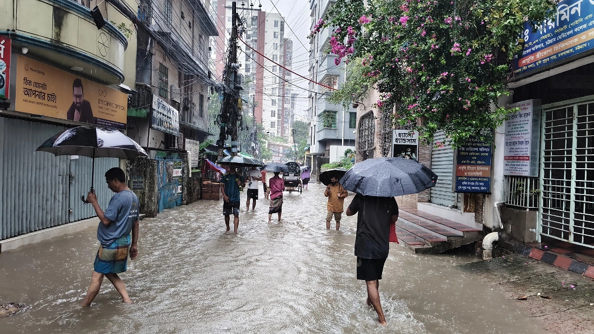 ৩৩০ মিলিমিটার বৃষ্টিতে জলাবদ্ধতা