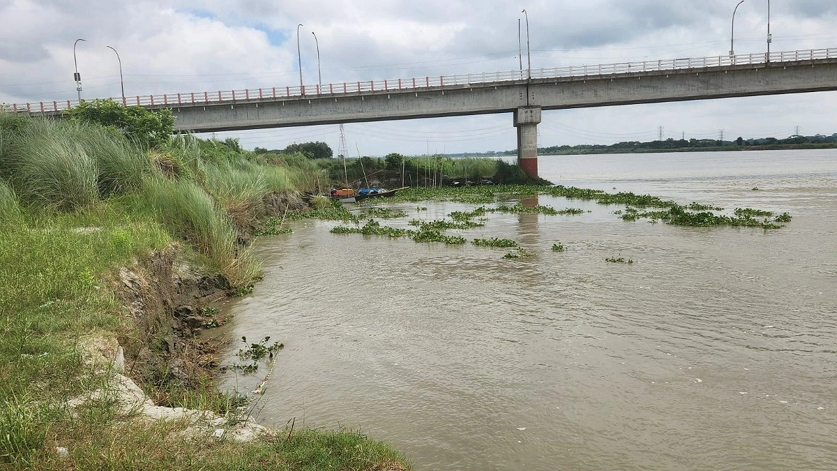 আড়িয়াল খাঁর ভাঙনে ঝুঁকিতে ৯৭ কোটির সেতু