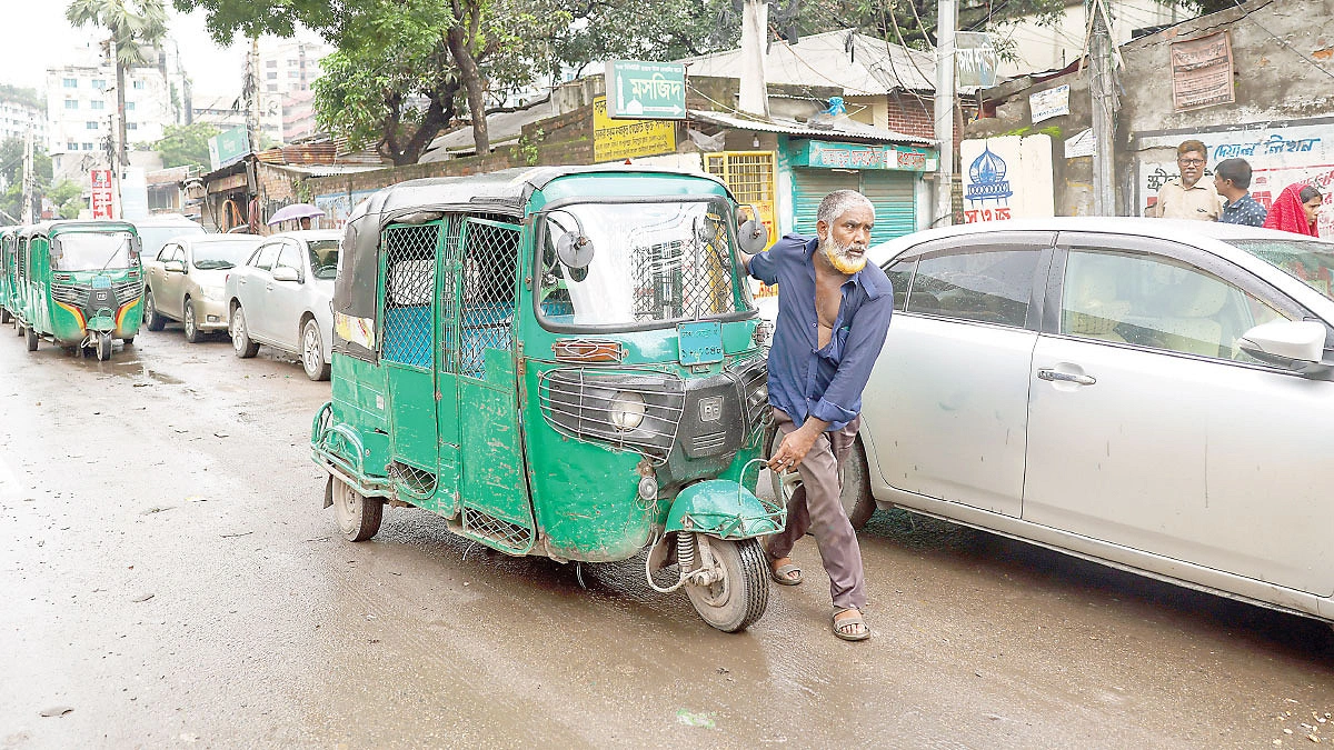 গাড়ি চলছে না,  চুলাও জ্বলছে না