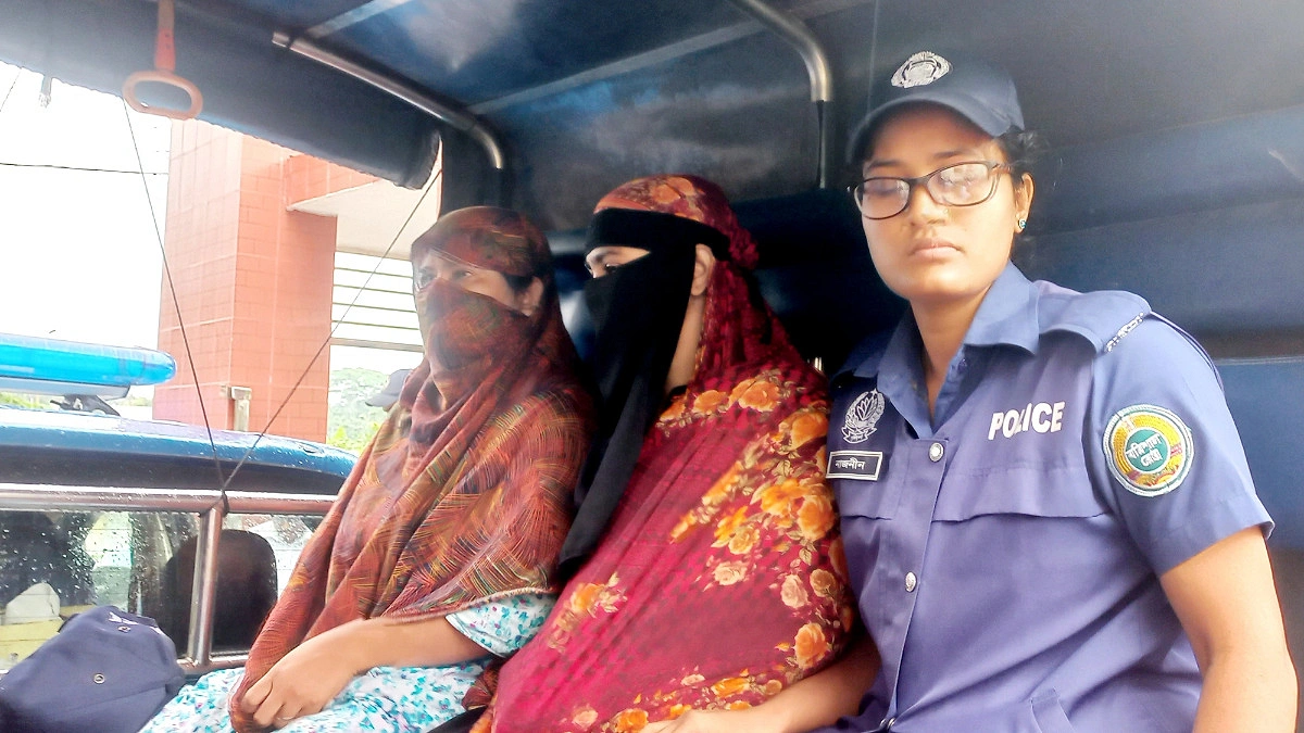 কুঁড়েঘরে মিলল চোরাই স্বর্ণালংকার-টাকা