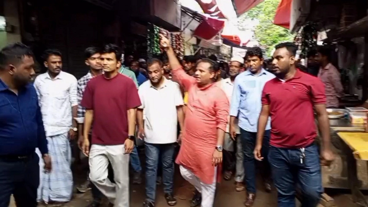 অবৈধ স্থাপনা ভেঙে ফেলার নির্দেশ নৌ প্রতিমন্ত্রীর