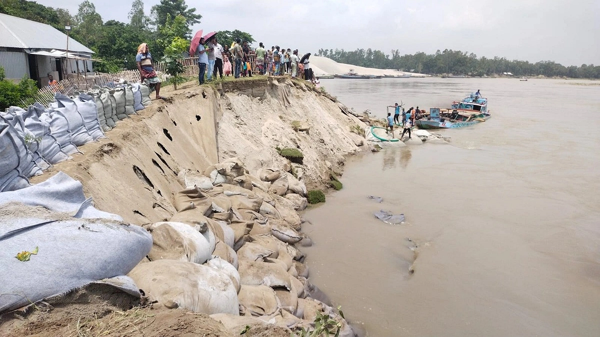 আকস্মিক পানির চাপে ধসে গেছে ধুনটের শহরাবাড়ি স্পার বাঁধ