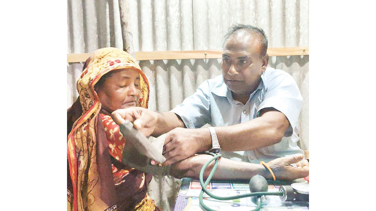 গরিবের ‘ডাক্তারবাবু’ সুনীল মণ্ডল