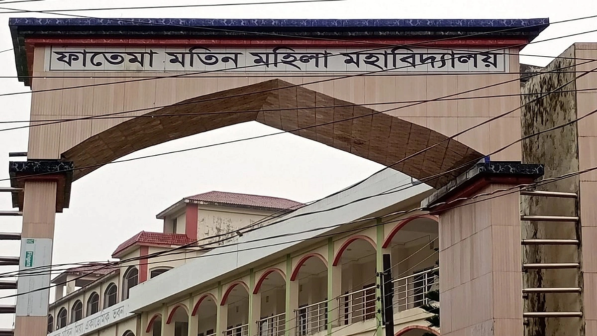 এইচএসসি পরীক্ষায় নকলে বাধা, কেন্দ্র ভাঙচুর