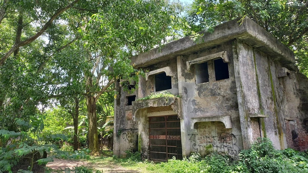 ৪০ বছর ধরে পরিত্যক্ত বিরামপুর উপ-কারাগার