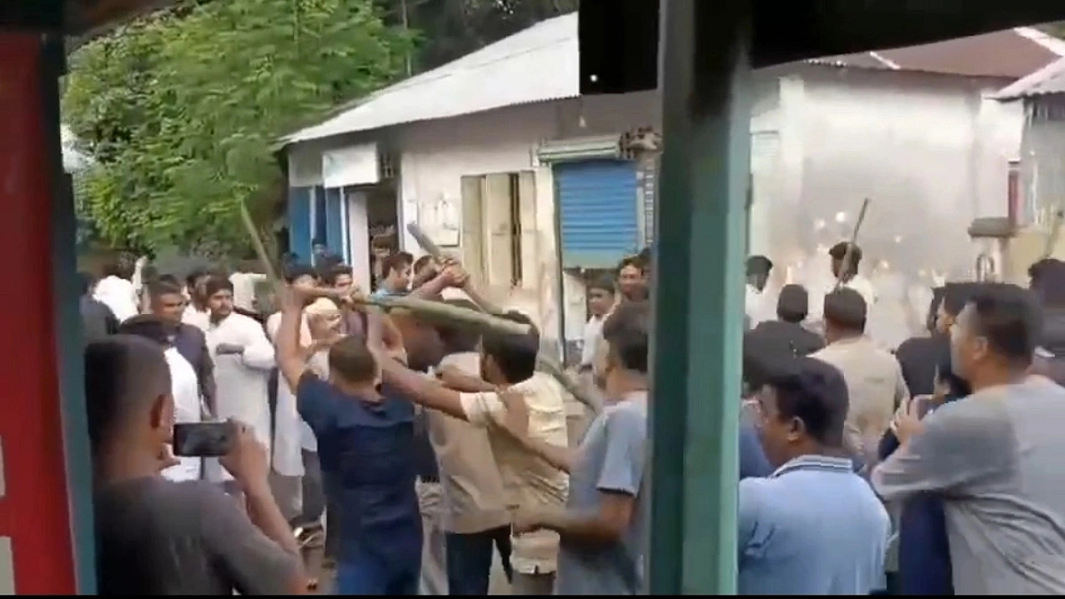 ফুলবাড়ীতে এনসিপির বিক্ষোভে হামলা, আহত অন্তত ১০