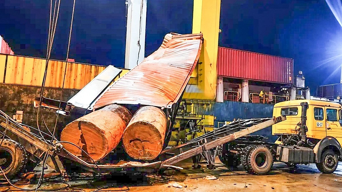 ৩০ টন ধারণক্ষমতার কনটেইনারে ৩৫ টন!