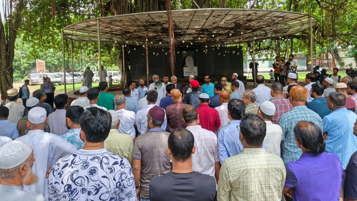 বাংলা একাডেমিতে অধ্যাপক আবুল কাসেম ফজলুল হককে শেষ শ্রদ্ধা