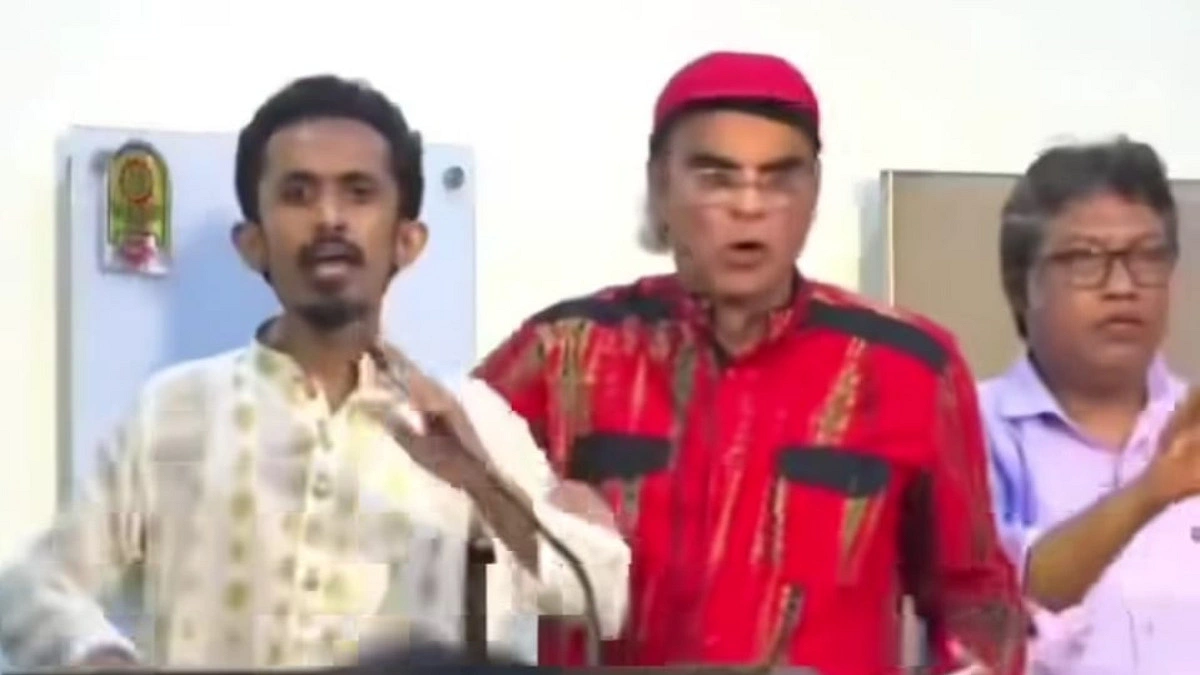 বাংলা একাডেমিতে ‘জুলাই বিরোধী’ আখ্যা দিয়ে মোহন রায়হানকে কবিতা পাঠে এনসিপি নেতার বাধা