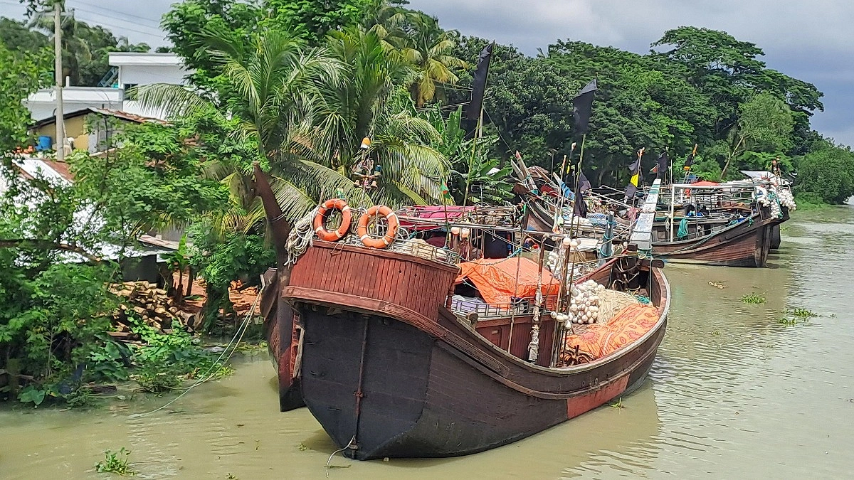 লঘুচাপে উত্তাল সাগর, ফের বন্ধ ইলিশ আহরণ