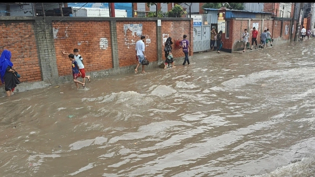 অবিরাম বর্ষণে ঢাকা-ময়মনসিংহ মহাসড়কে জলাবদ্ধতা, যানজট
