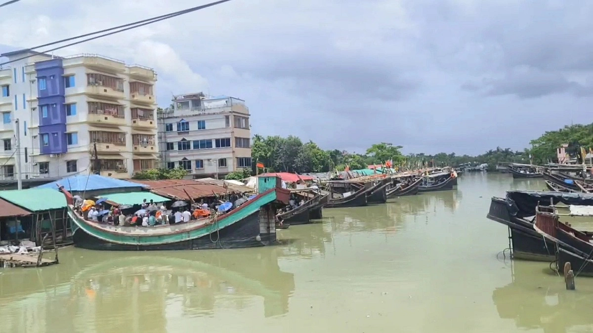 সাগর উত্তাল, টানা পাঁচ দিন বন্ধ সেন্ট মার্টিনে যাতায়াত