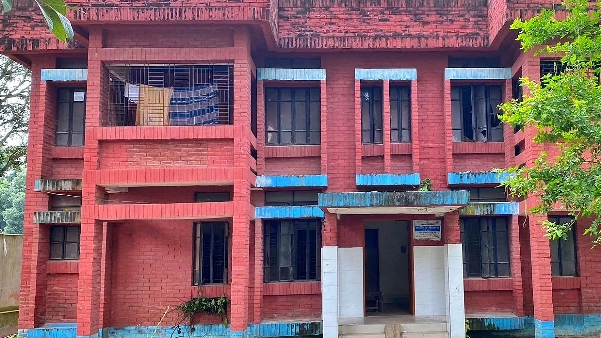 বন্ধ উপ স্বাস্থ্যকেন্দ্র, ভোগান্তিতে এলাকাবাসী