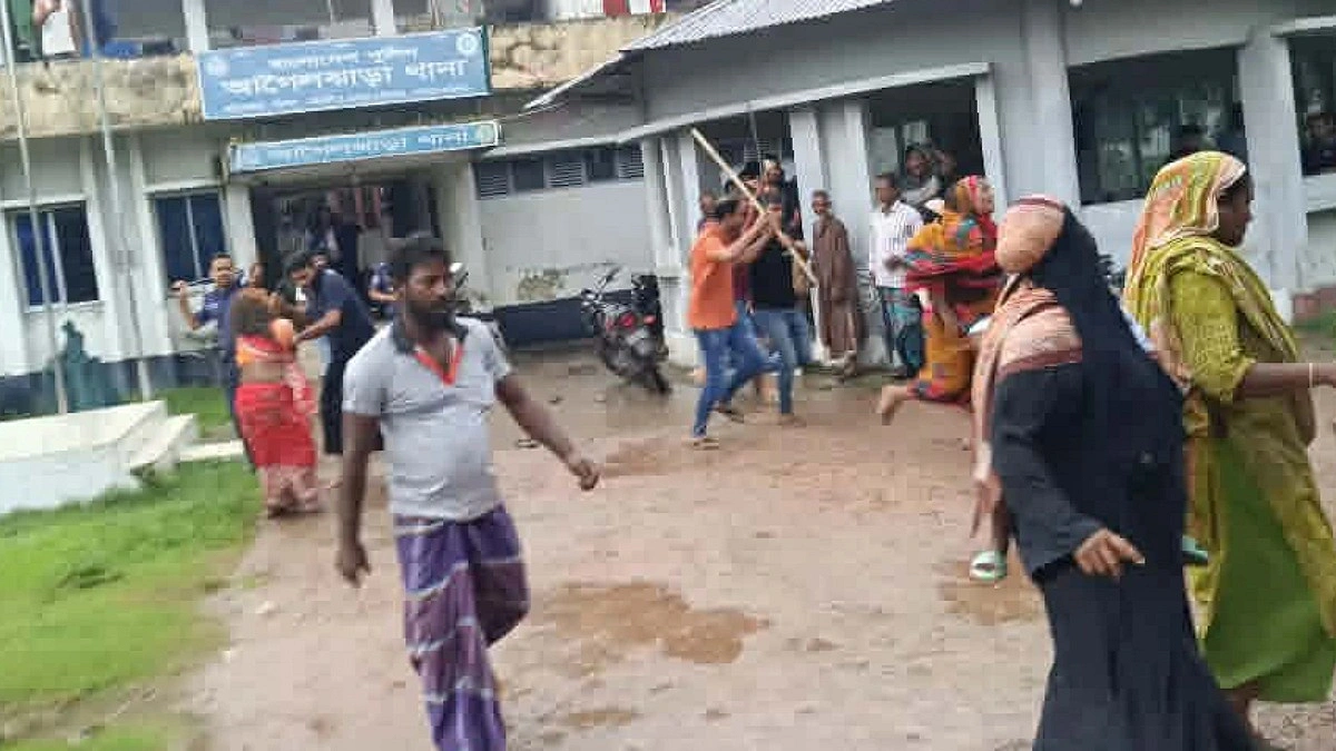 আসামির মৃত্যুর গুজব ছড়িয়ে থানায় হামলা, পুলিশসহ আহত ১২