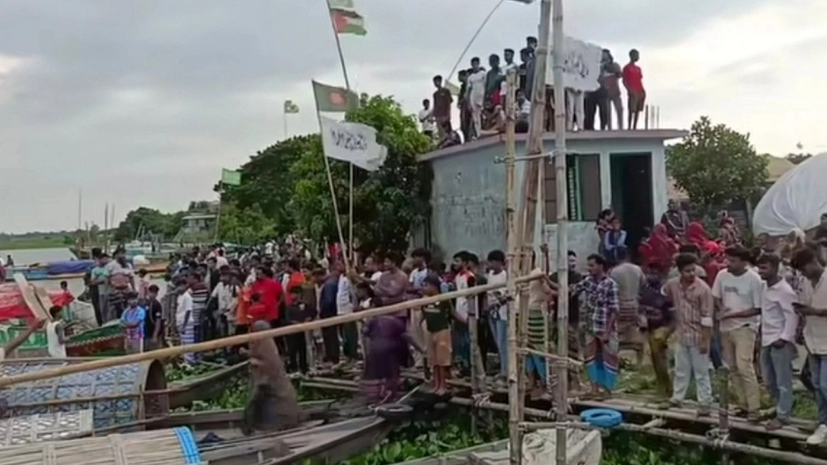 চর দখল নিয়ে টেঁটাযুদ্ধে প্রাণহানির ঘটনায় আটক ৪