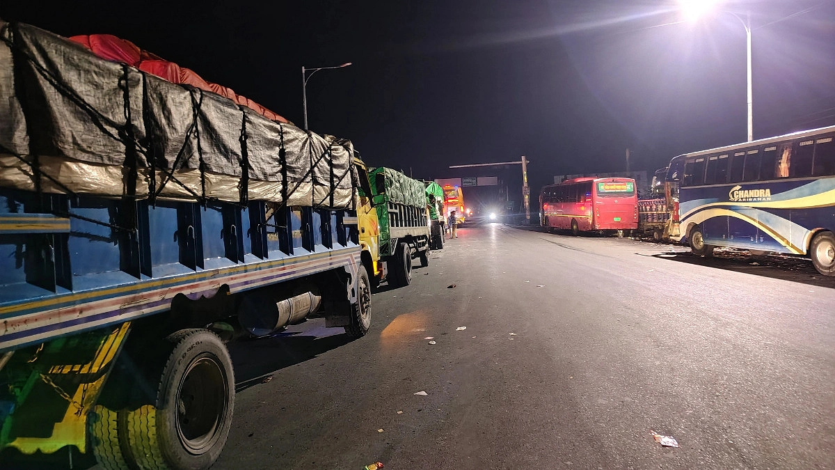 ৫ ঘণ্টা পর স্বাভাবিক হলো ঢাকা-খুলনা মহাসড়কের যান চলাচল
