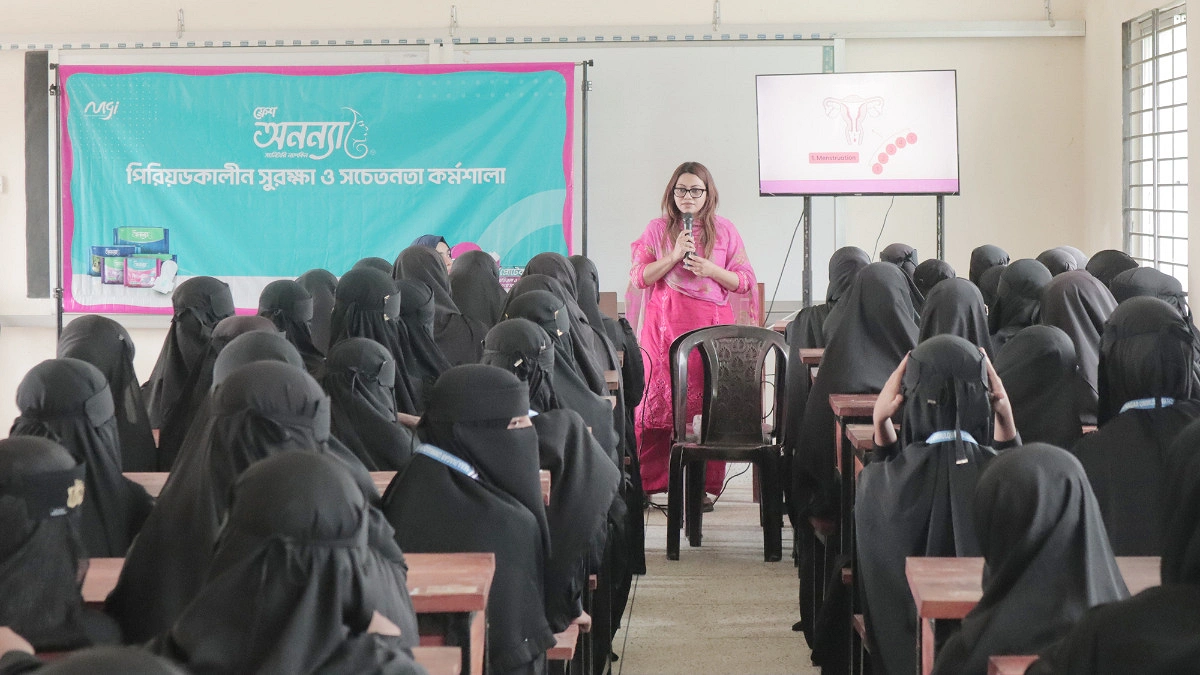 মাদ্রাসায় স্যানিটারি ন্যাপকিন ভেন্ডিং মেশিন বসাচ্ছে ফ্রেশ অনন্যা