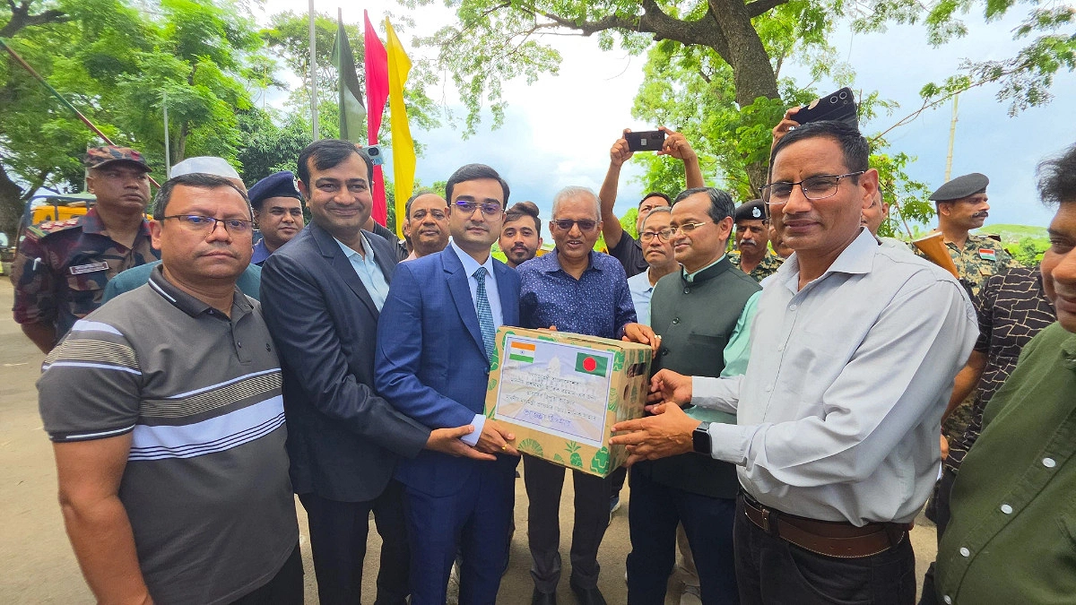 প্রধানমন্ত্রীর জন্য আনারস পাঠালেন ত্রিপুরার মুখ্যমন্ত্রী