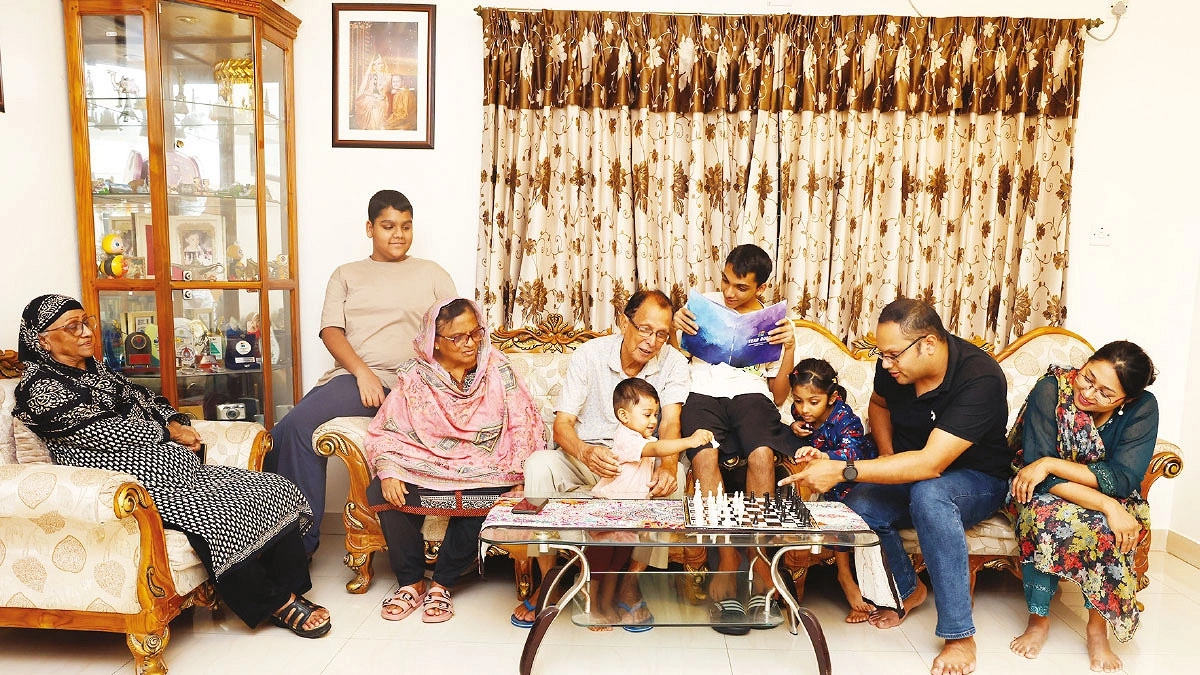 পরিবারে চাই গল্পের আসর