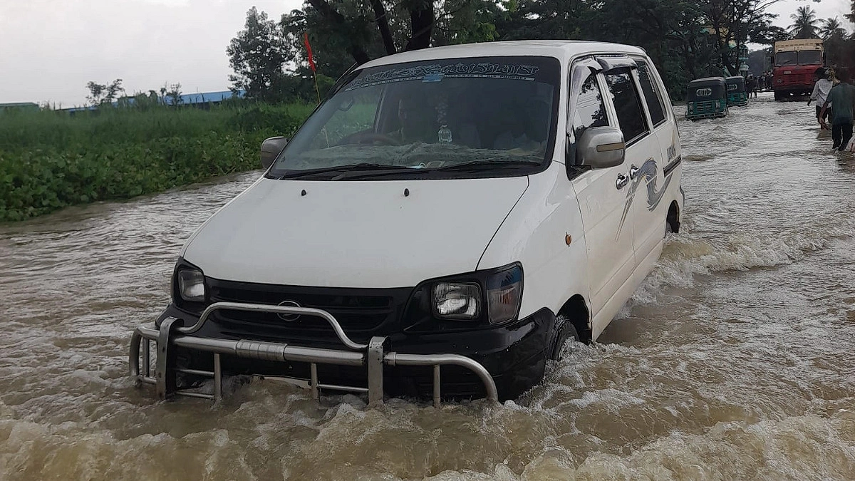 দক্ষিণ চট্টগ্রামে বন্যা, মহাসড়কে পানি