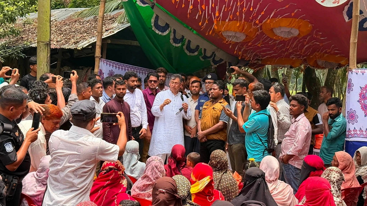 পেকুয়ায় টেকসই বেড়িবাঁধ নির্মাণ করা হবে: স্বরাষ্ট্রমন্ত্রী